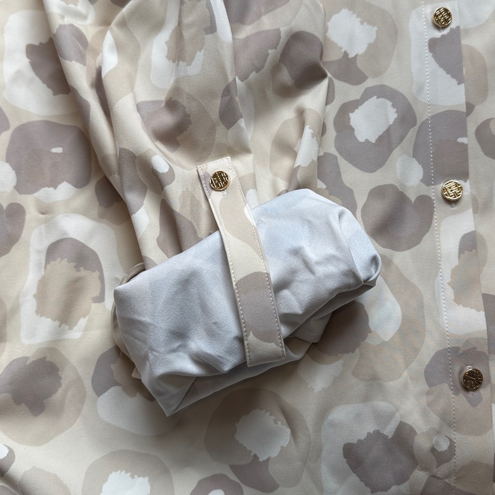 NWOT Emily McCarthy Beige and Cream Blouse - Picture 5 of 8